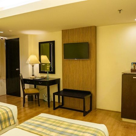 Hotel Fleuris Puerto Princesa Exterior photo