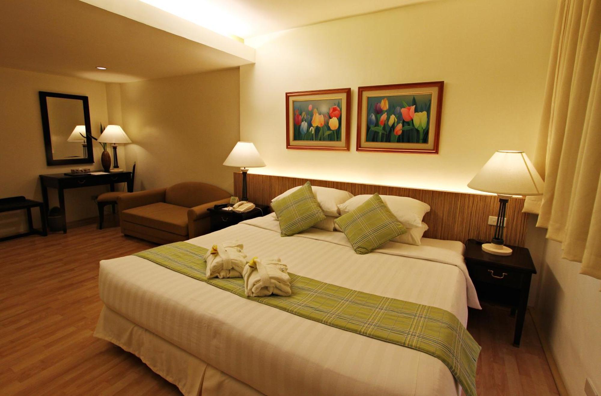 Hotel Fleuris Puerto Princesa Exterior photo
