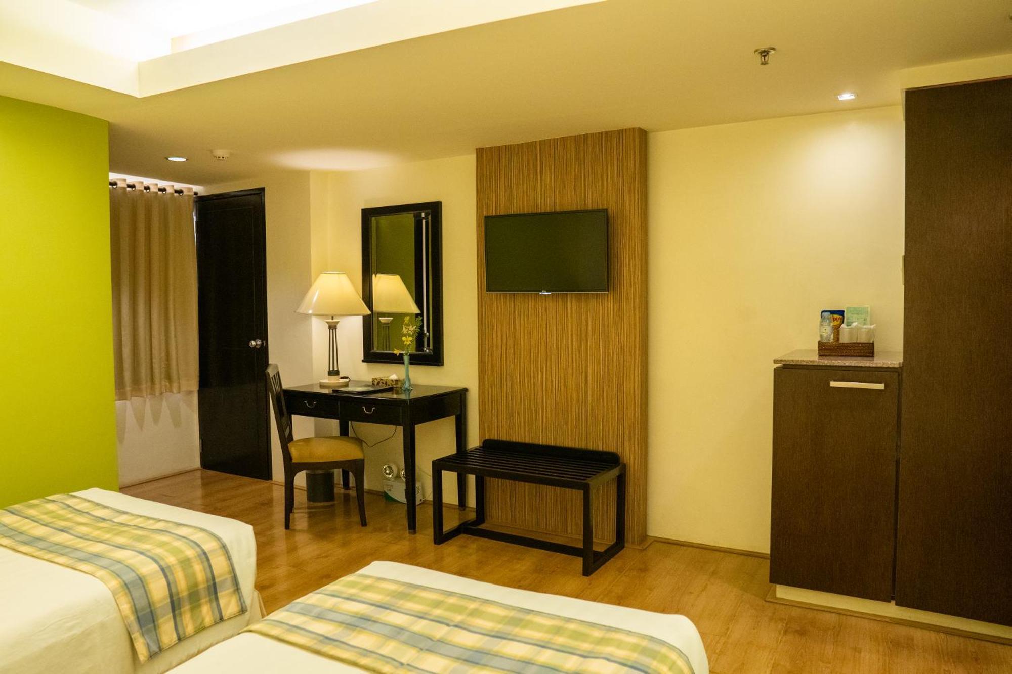 Hotel Fleuris Puerto Princesa Exterior photo